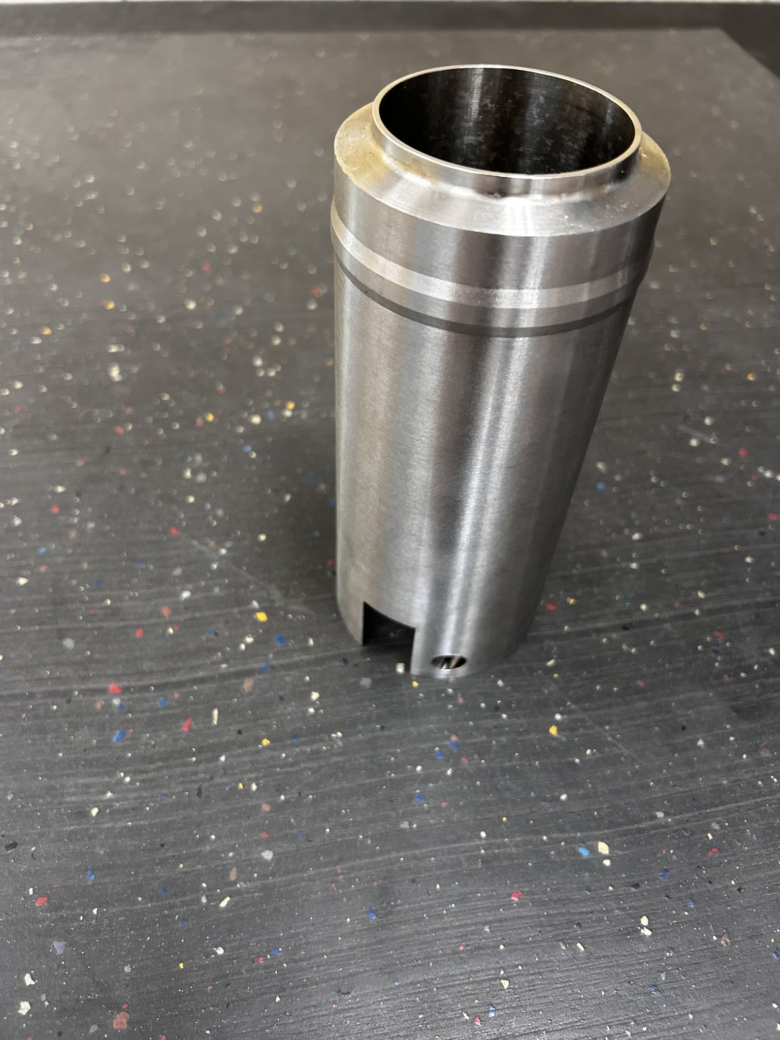 Slotted cylinder &mdash; bore and internal step