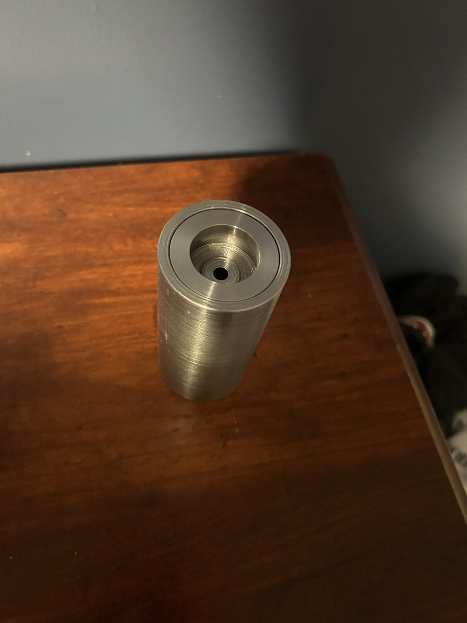 Hub standing on the bore end